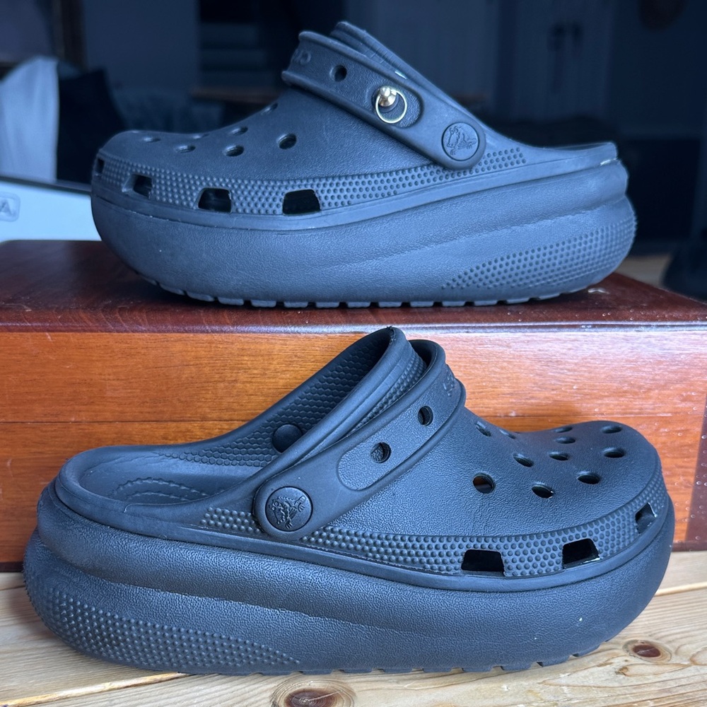Crocs Platform Classic Crush Clogs Big Kids Black Sz J 2